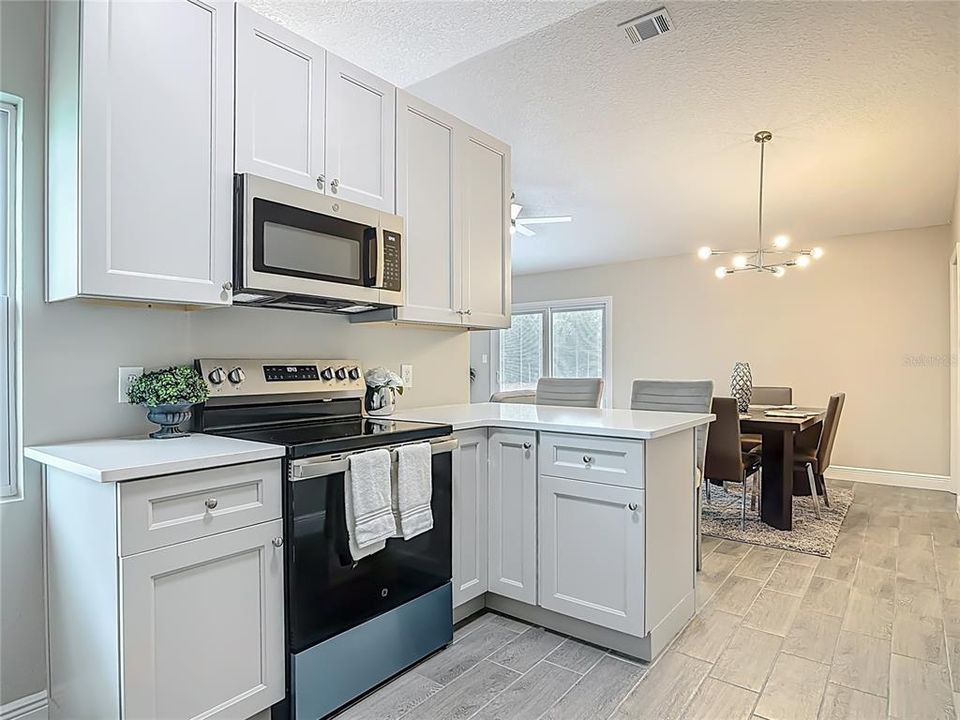 For Sale: $289,900 (3 beds, 2 baths, 1032 Square Feet)
