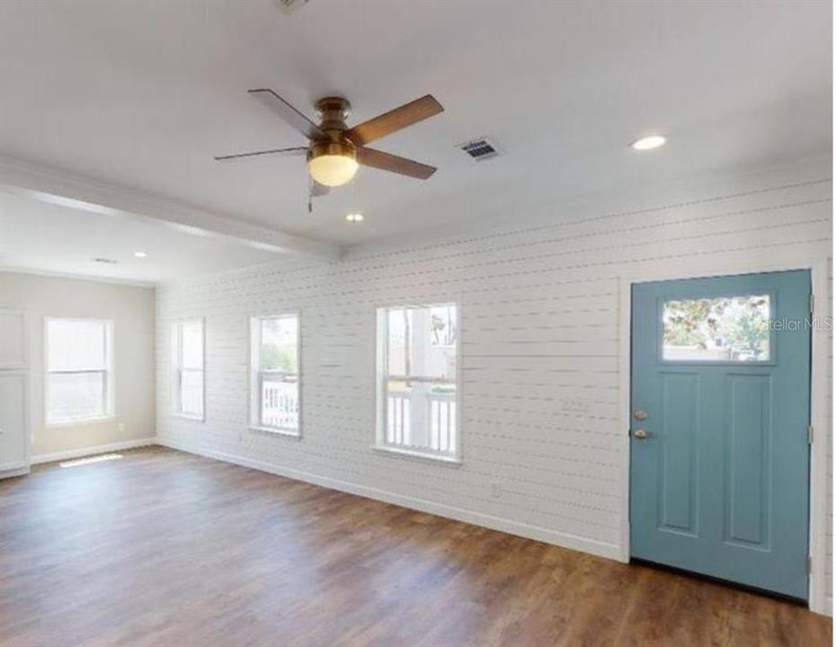 For Sale: $349,900 (3 beds, 2 baths, 1312 Square Feet)