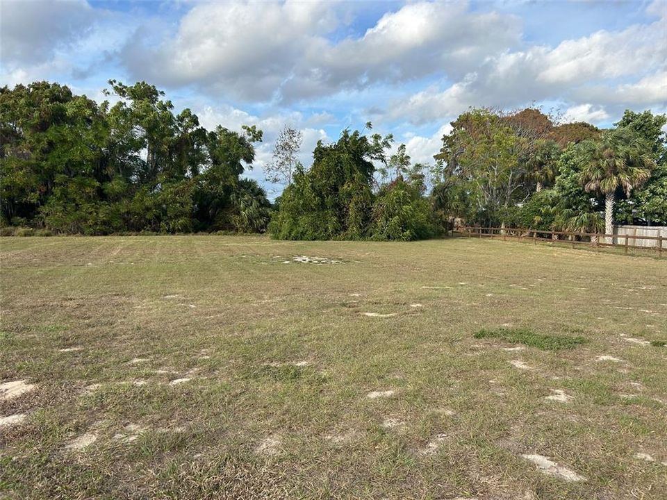 待售: $345,000 (0.34 acres)