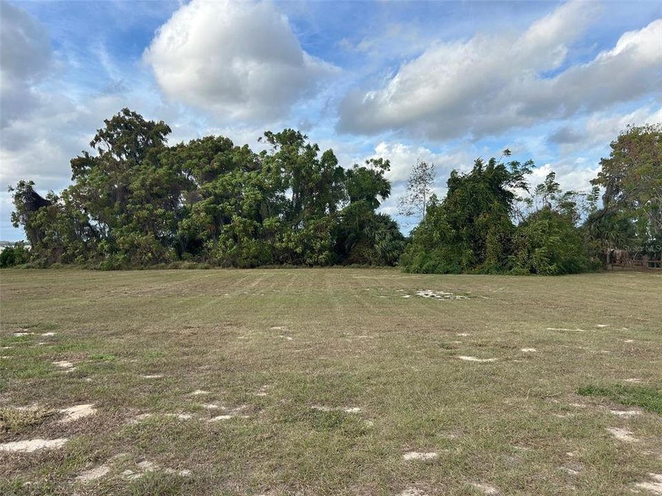 待售: $345,000 (0.34 acres)