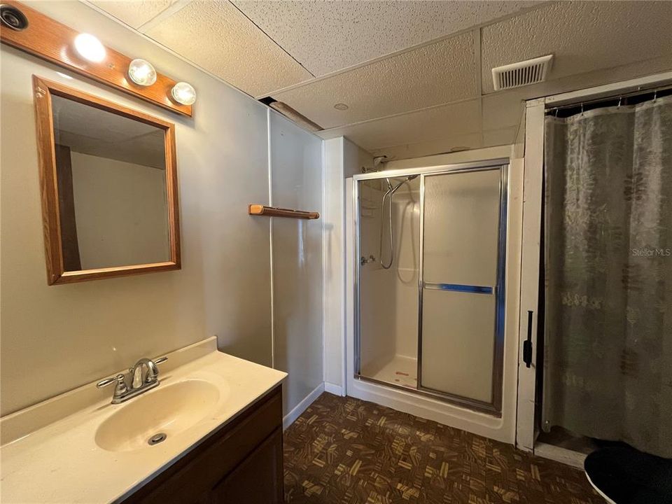 待售: $135,000 (2 贝兹, 2 浴室, 1120 平方英尺)