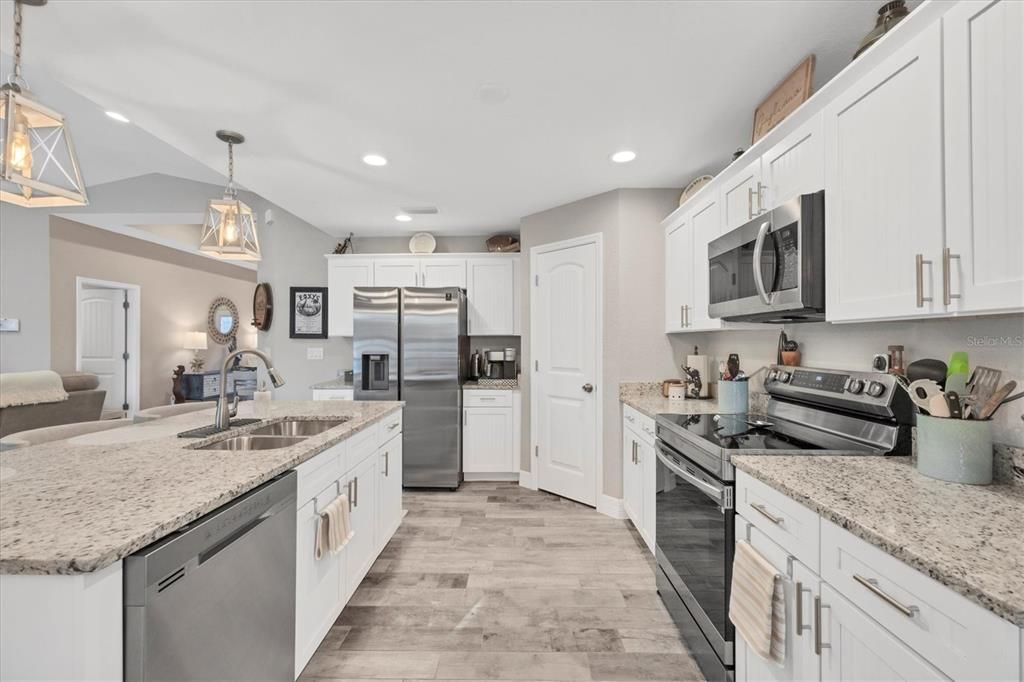 For Sale: $564,900 (3 beds, 2 baths, 1732 Square Feet)