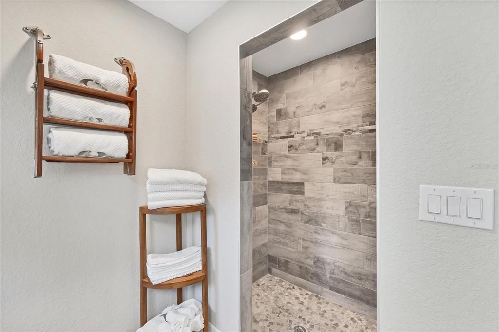 For Sale: $564,900 (3 beds, 2 baths, 1732 Square Feet)