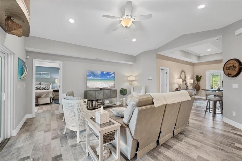 For Sale: $564,900 (3 beds, 2 baths, 1732 Square Feet)