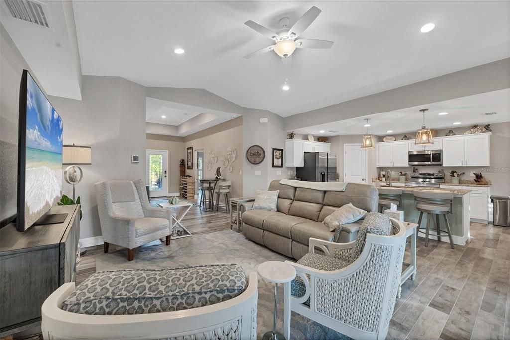 For Sale: $564,900 (3 beds, 2 baths, 1732 Square Feet)