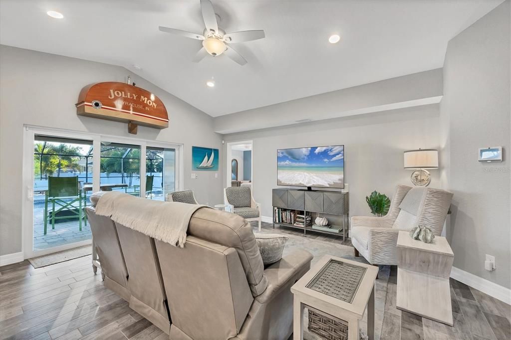 For Sale: $564,900 (3 beds, 2 baths, 1732 Square Feet)