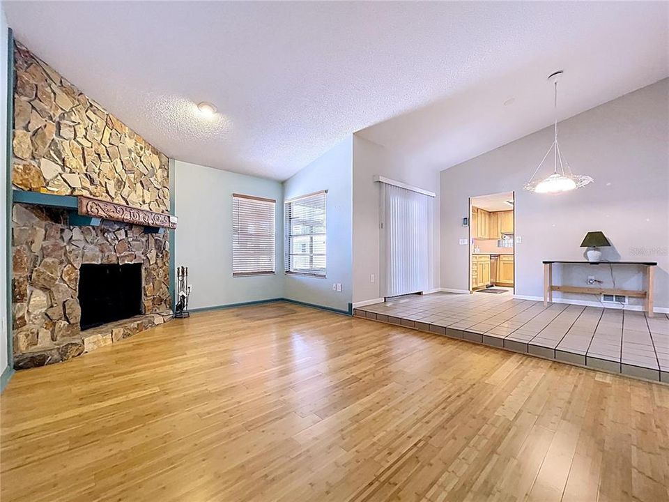 待售: $325,000 (3 贝兹, 2 浴室, 1630 平方英尺)