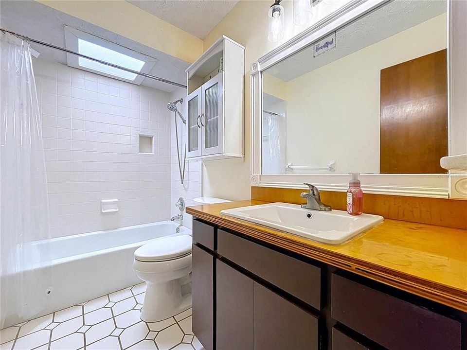 待售: $325,000 (3 贝兹, 2 浴室, 1630 平方英尺)