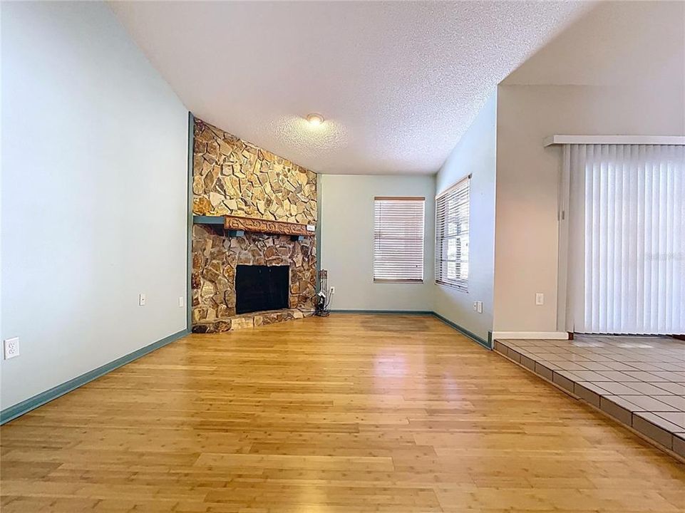 待售: $325,000 (3 贝兹, 2 浴室, 1630 平方英尺)