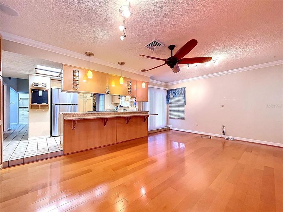 待售: $325,000 (3 贝兹, 2 浴室, 1630 平方英尺)