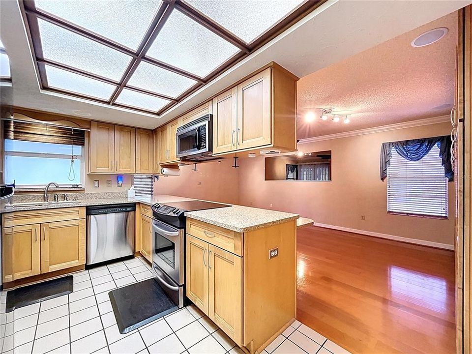 待售: $325,000 (3 贝兹, 2 浴室, 1630 平方英尺)