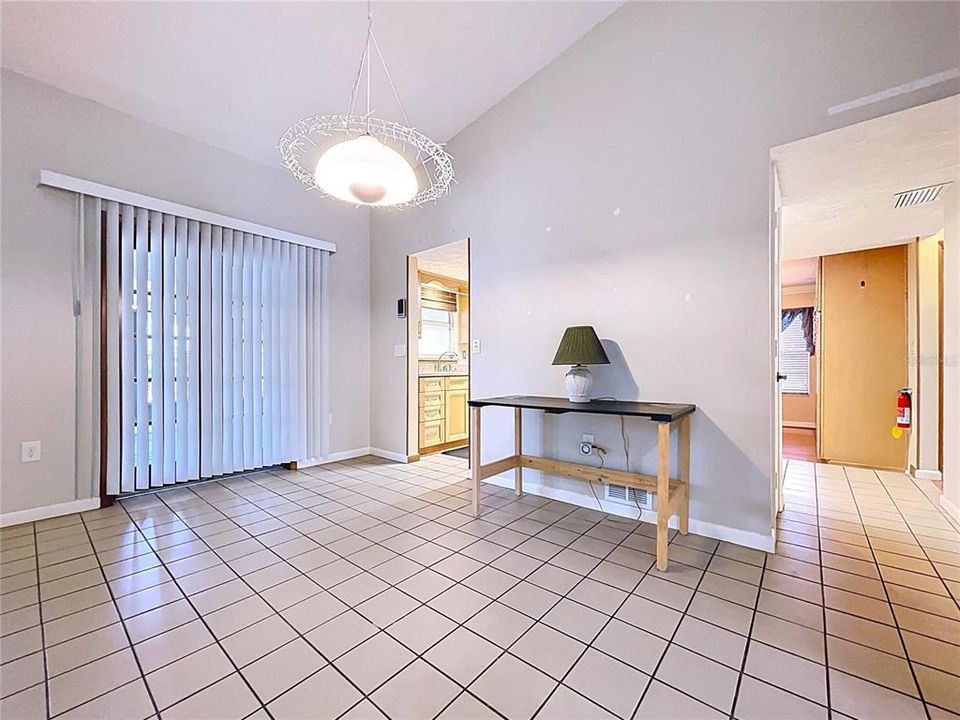 待售: $325,000 (3 贝兹, 2 浴室, 1630 平方英尺)