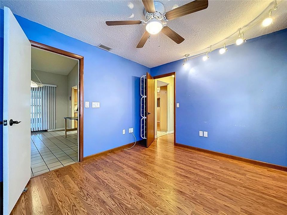 待售: $325,000 (3 贝兹, 2 浴室, 1630 平方英尺)