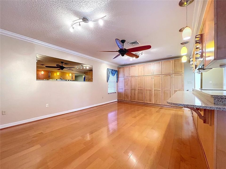 待售: $325,000 (3 贝兹, 2 浴室, 1630 平方英尺)