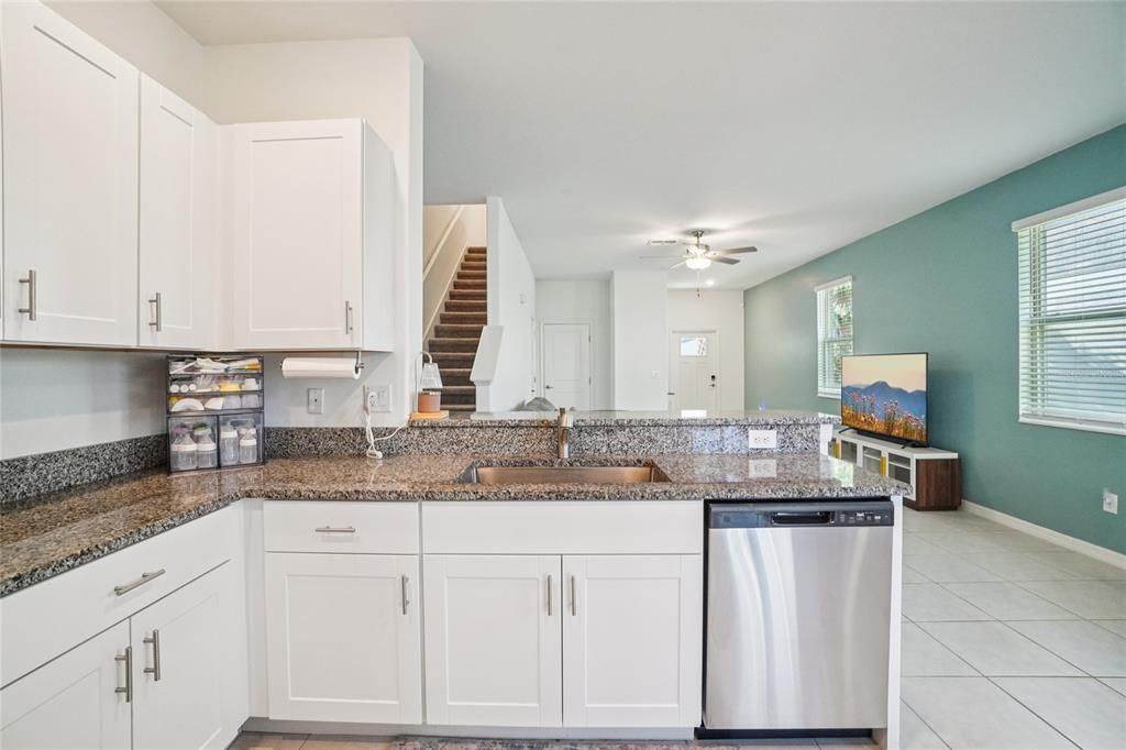 На продажу: $292,900 (2 спален, 2 ванн, 1541 Квадратных фут)