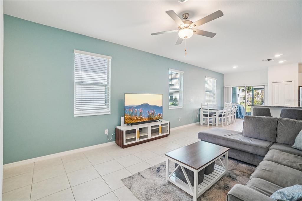 На продажу: $292,900 (2 спален, 2 ванн, 1541 Квадратных фут)