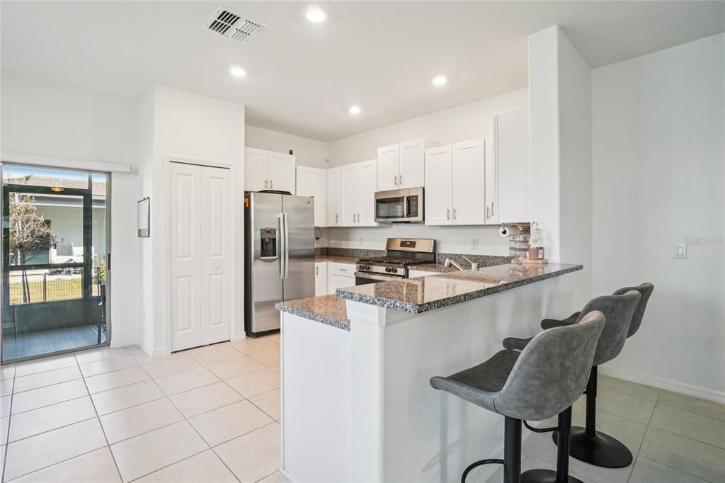 На продажу: $292,900 (2 спален, 2 ванн, 1541 Квадратных фут)