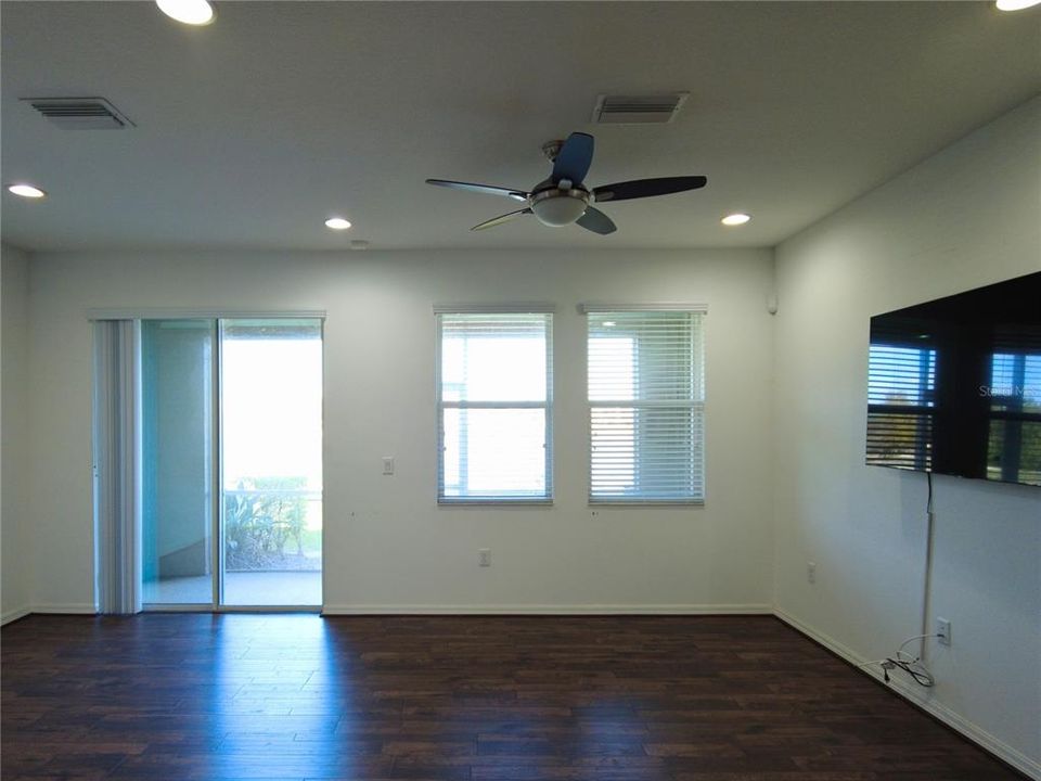 For Sale: $370,000 (3 beds, 2 baths, 1816 Square Feet)