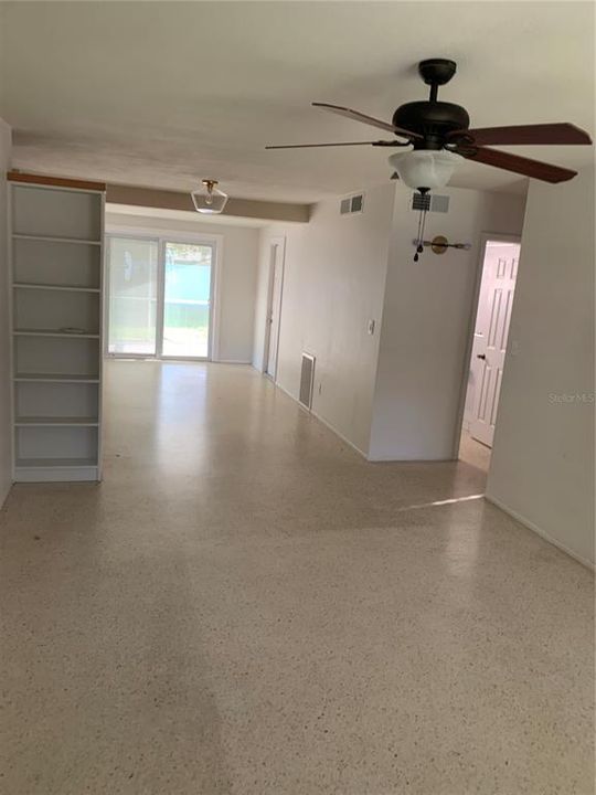 For Rent: $2,350 (2 beds, 1 baths, 892 Square Feet)