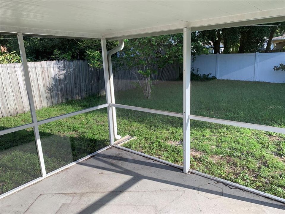 For Rent: $2,350 (2 beds, 1 baths, 892 Square Feet)