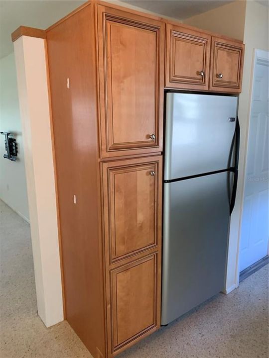 For Rent: $2,350 (2 beds, 1 baths, 892 Square Feet)