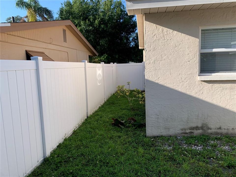 For Rent: $2,350 (2 beds, 1 baths, 892 Square Feet)