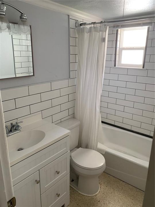 For Rent: $2,350 (2 beds, 1 baths, 892 Square Feet)