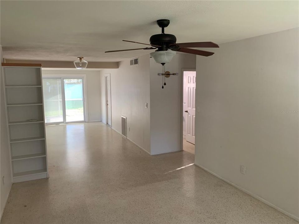 For Rent: $2,350 (2 beds, 1 baths, 892 Square Feet)