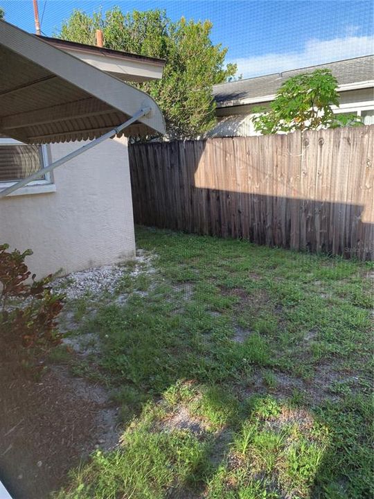 For Rent: $2,350 (2 beds, 1 baths, 892 Square Feet)