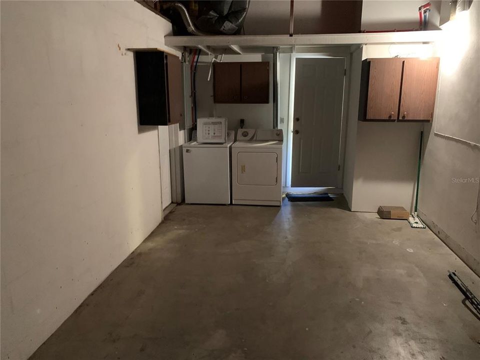For Rent: $2,350 (2 beds, 1 baths, 892 Square Feet)