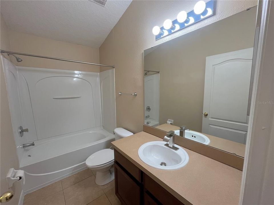 出租: $1,867 (2 贝兹, 2 浴室, 1200 平方英尺)