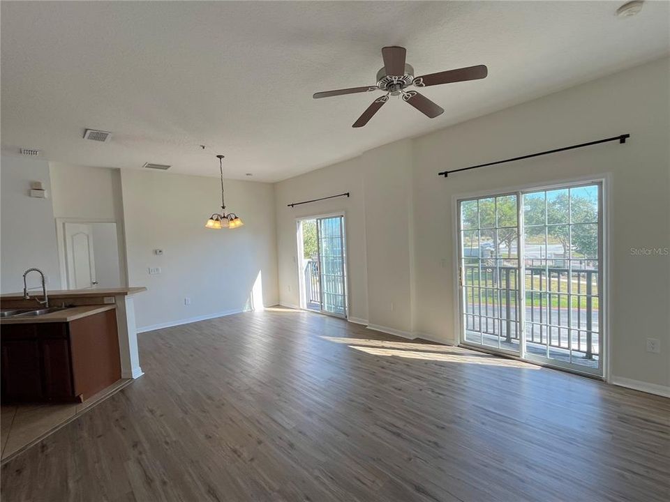 出租: $1,867 (2 贝兹, 2 浴室, 1200 平方英尺)