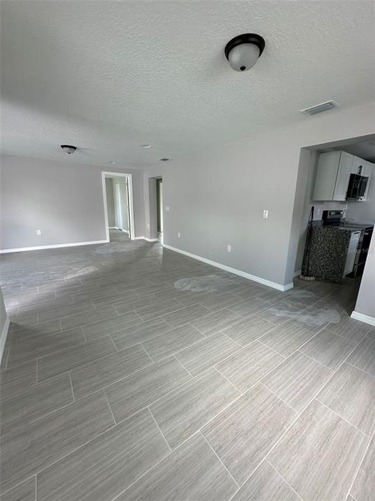 For Sale: $220,000 (3 beds, 1 baths, 1015 Square Feet)