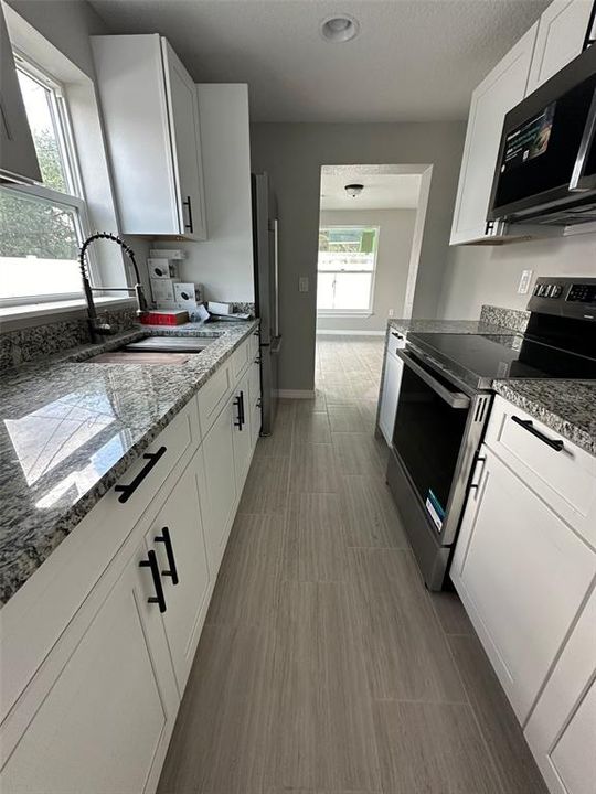 For Sale: $220,000 (3 beds, 1 baths, 1015 Square Feet)