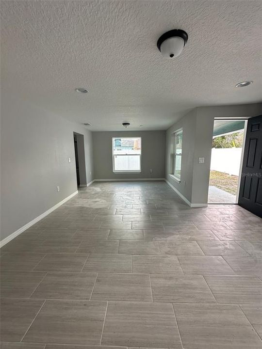 For Sale: $220,000 (3 beds, 1 baths, 1015 Square Feet)