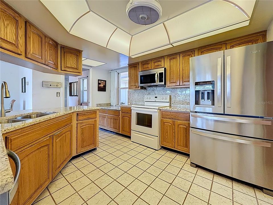 En Venta: $569,000 (3 camas, 2 baños, 2400 Pies cuadrados)