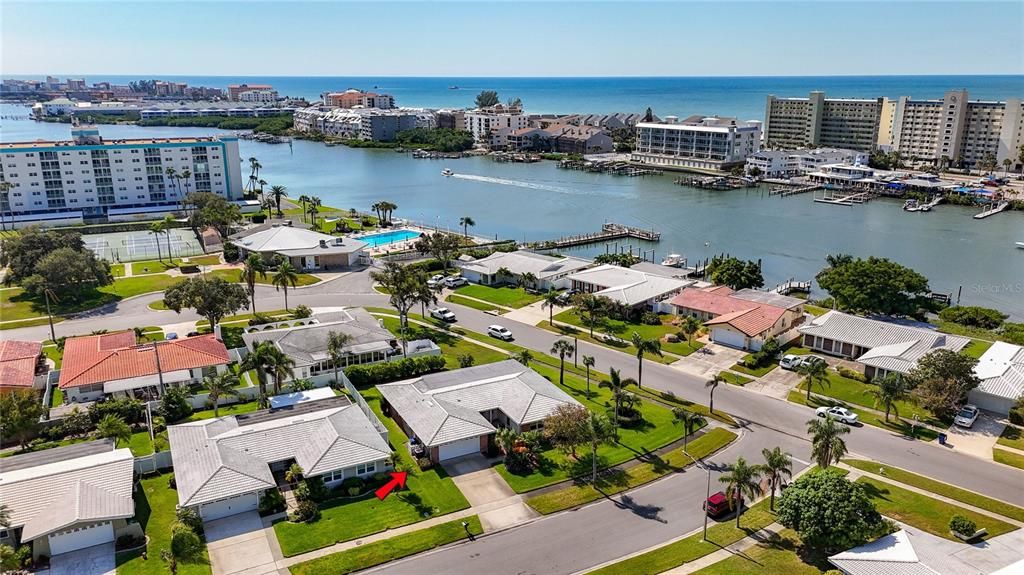 En Venta: $569,000 (3 camas, 2 baños, 2400 Pies cuadrados)