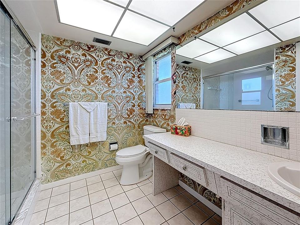 En Venta: $569,000 (3 camas, 2 baños, 2400 Pies cuadrados)