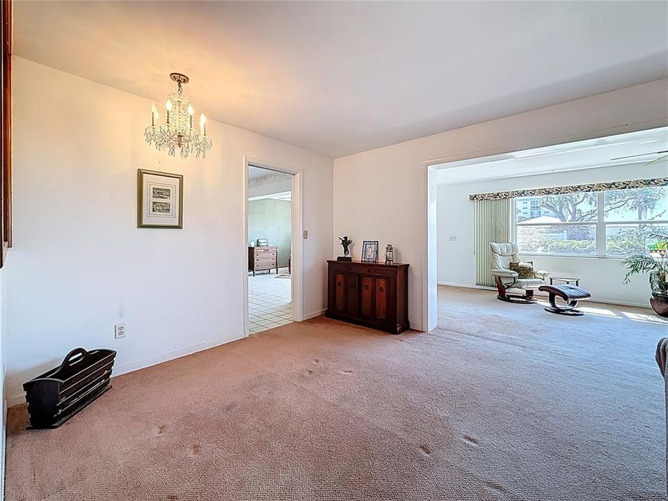 En Venta: $569,000 (3 camas, 2 baños, 2400 Pies cuadrados)