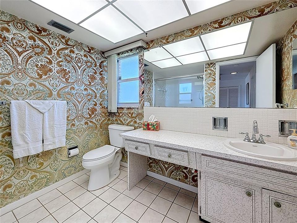 En Venta: $569,000 (3 camas, 2 baños, 2400 Pies cuadrados)