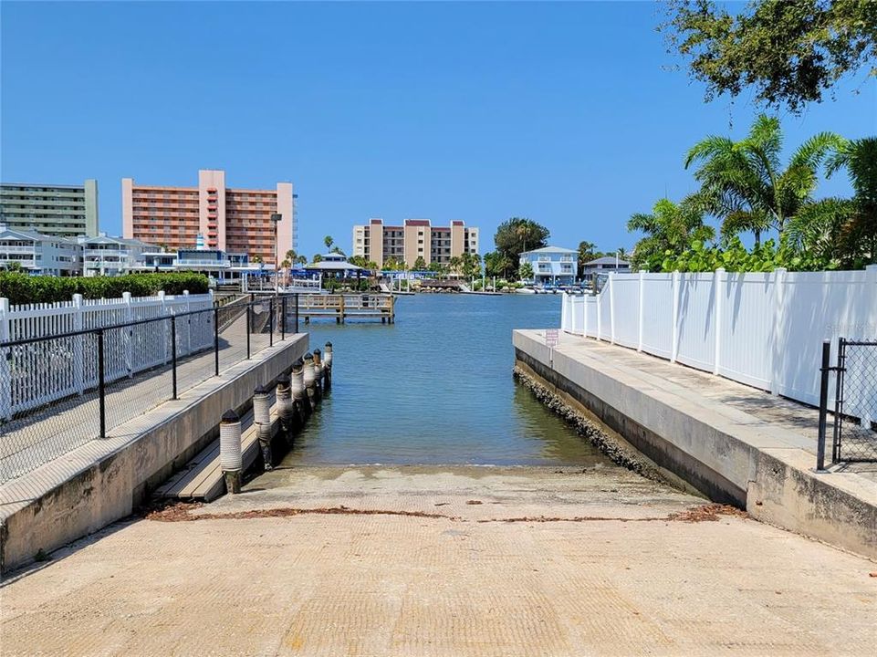 En Venta: $569,000 (3 camas, 2 baños, 2400 Pies cuadrados)