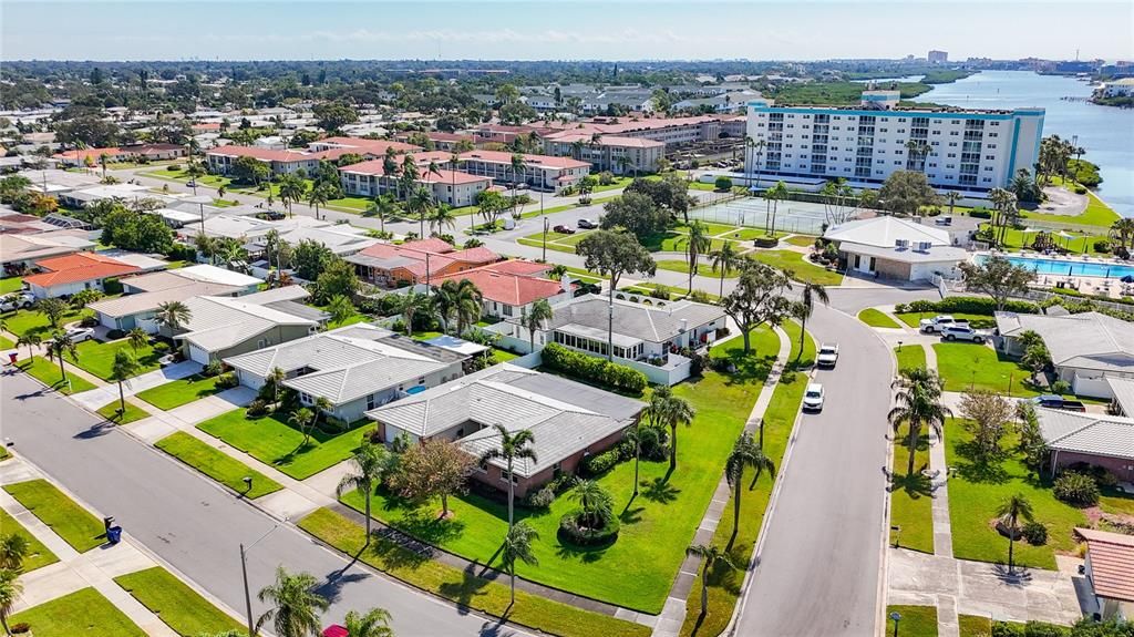 En Venta: $569,000 (3 camas, 2 baños, 2400 Pies cuadrados)