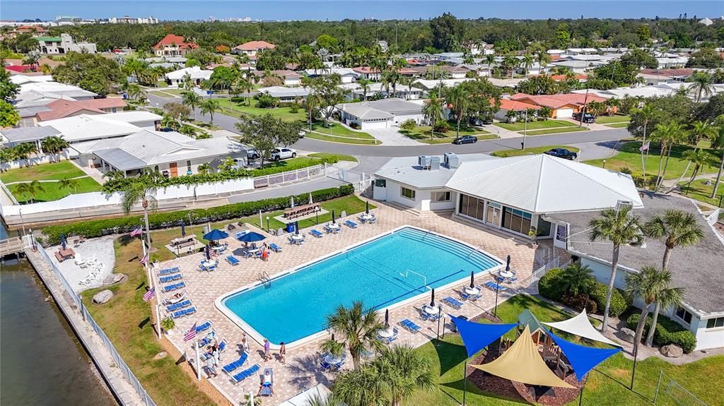 En Venta: $569,000 (3 camas, 2 baños, 2400 Pies cuadrados)