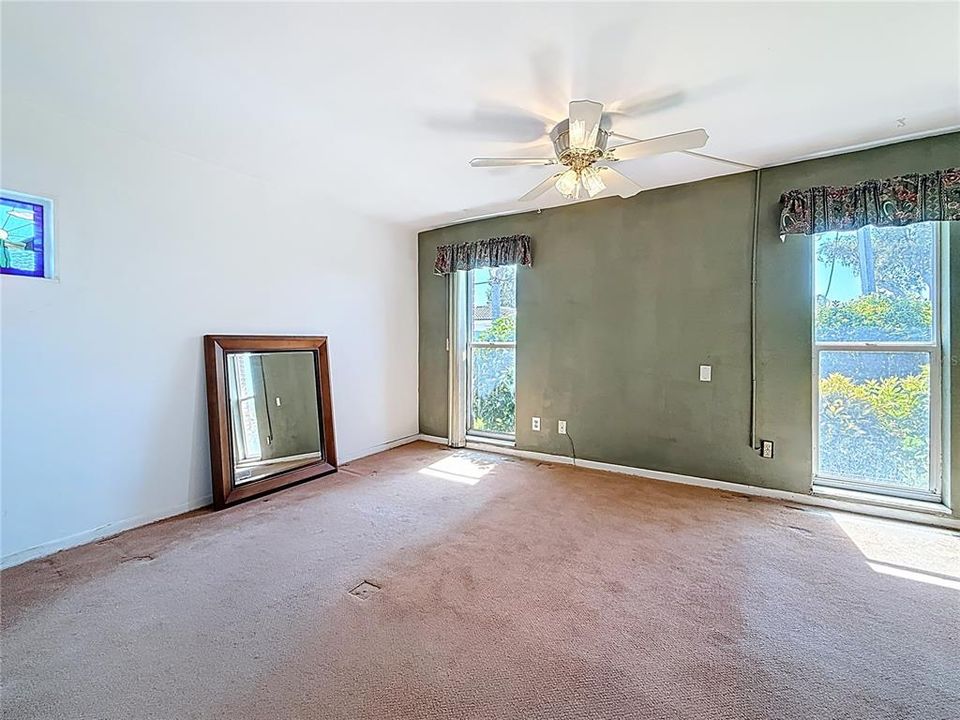 En Venta: $569,000 (3 camas, 2 baños, 2400 Pies cuadrados)