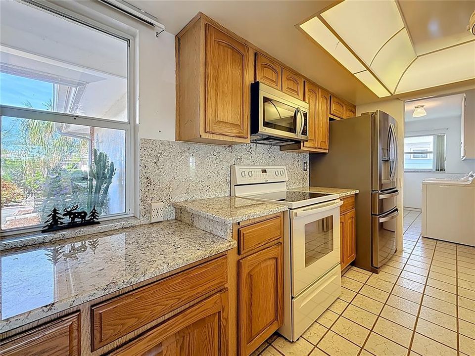 En Venta: $569,000 (3 camas, 2 baños, 2400 Pies cuadrados)