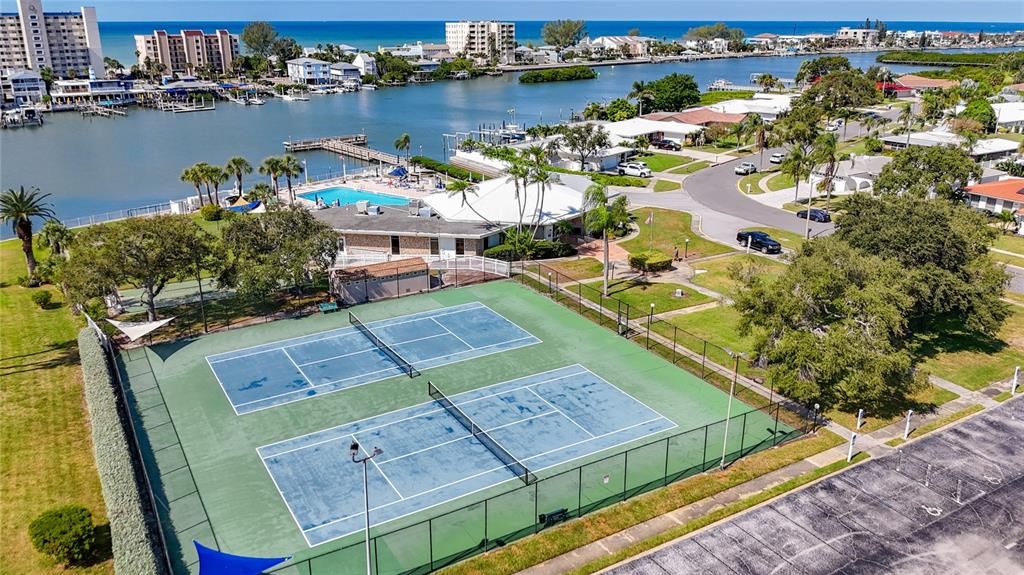 En Venta: $569,000 (3 camas, 2 baños, 2400 Pies cuadrados)