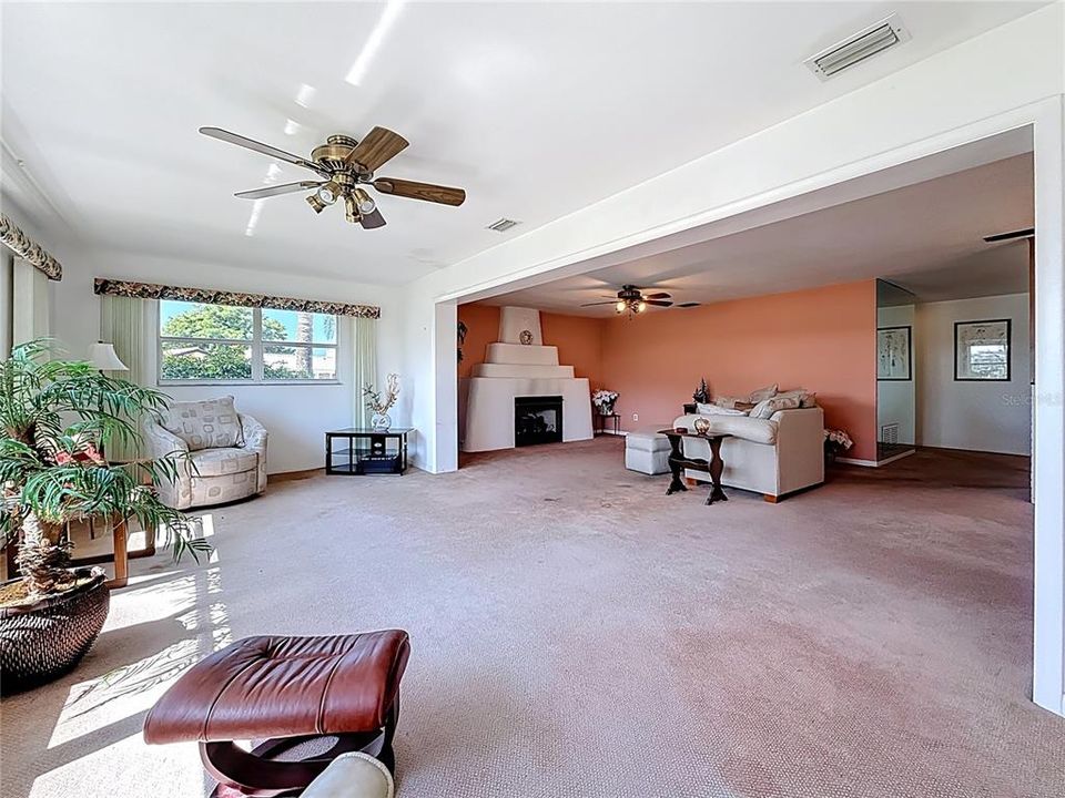 En Venta: $569,000 (3 camas, 2 baños, 2400 Pies cuadrados)