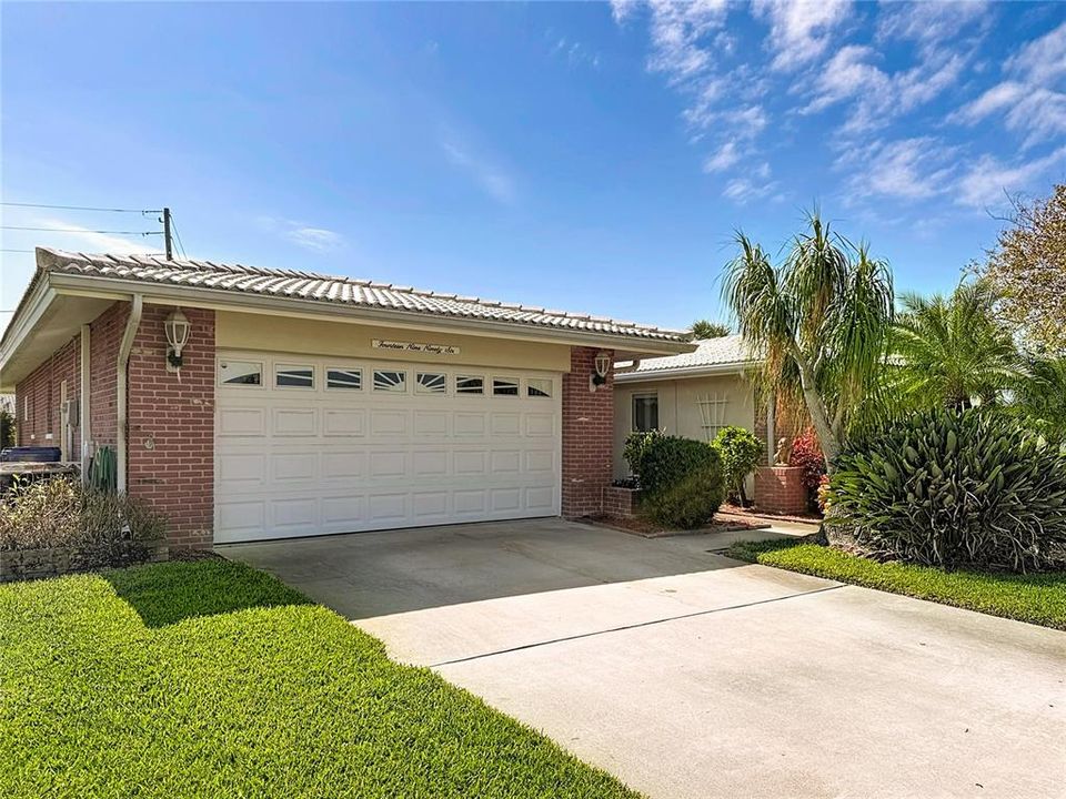 En Venta: $569,000 (3 camas, 2 baños, 2400 Pies cuadrados)