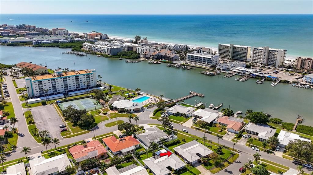 En Venta: $569,000 (3 camas, 2 baños, 2400 Pies cuadrados)