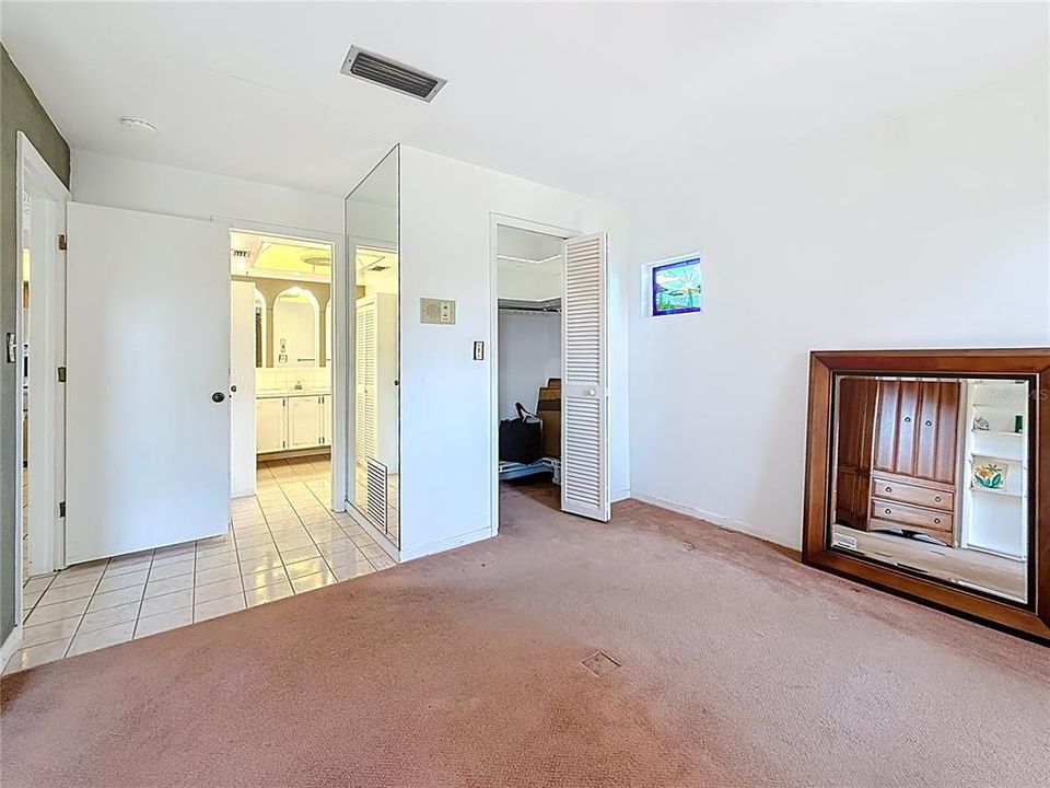 En Venta: $569,000 (3 camas, 2 baños, 2400 Pies cuadrados)